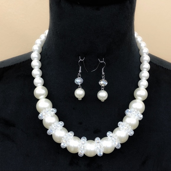 Chunky White Pearl & Glass Beaded Statement Necklace & Earrings Set - Picture 1 of 4